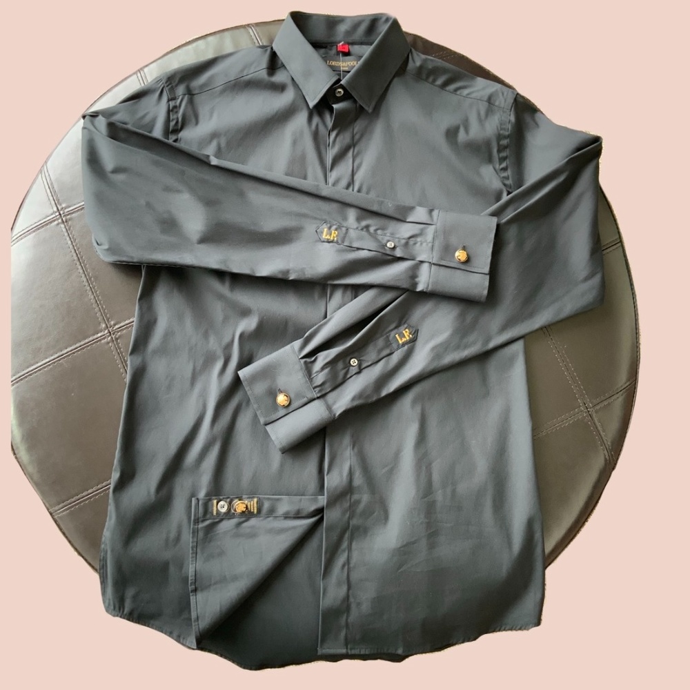 Fitted button down black shirt